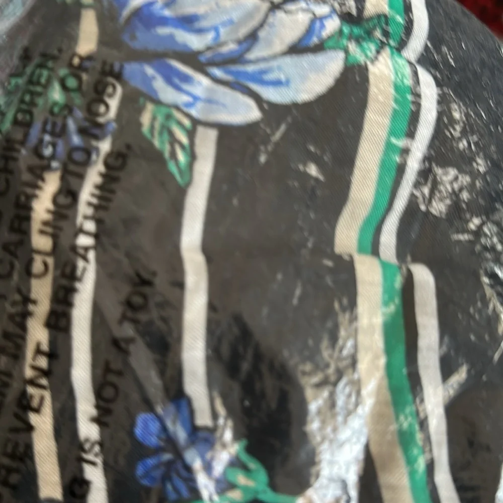 NWT WHBM Floral Scarf Size 21*34